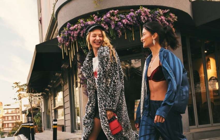 Forever 21 Istanbul sokaklarinda ilk filmiyle Hello diyor