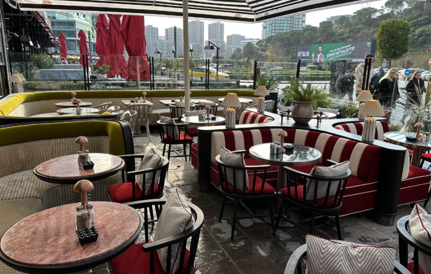 Happy Moons 57. Subesini Vadistanbulda acti