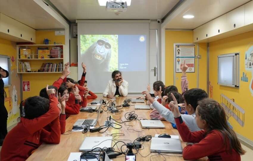 MediaMarkt Bager Akbayi Hatay ve Gaziantepte cocuklarla bir araya getirdi