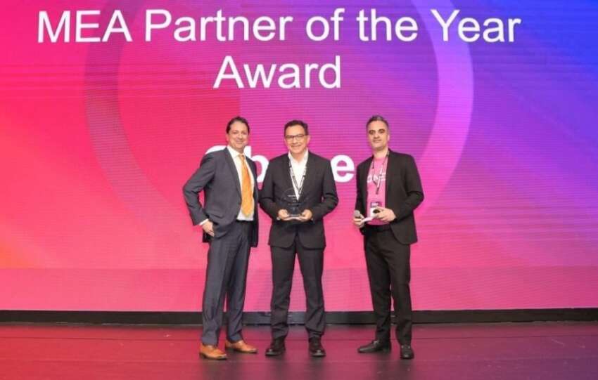 Microstrategy Mea Bolgesi Yilin Is Ortagi odulunu aldi