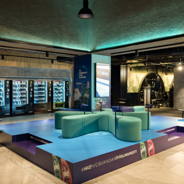 İlker Özçetin 3 OMO, MAC iş birliğiyle OMO Express Fresh hızını spor salonlarına taşıdı