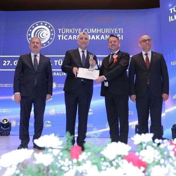 İlker Özçetin 5 Sinoz Kozmetik, tüketici memnuniyetinde zirveye oturdu