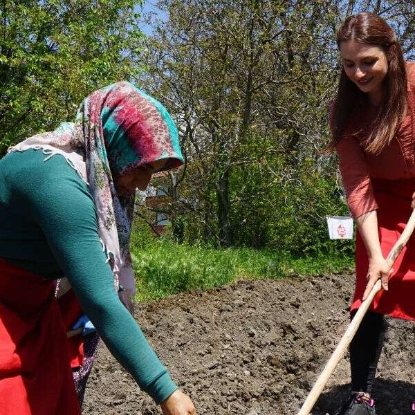 Toprakta Bereket Varsa, Gelecekte Umut Vardır