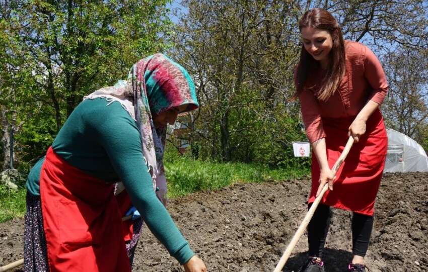 Toprakta Bereket Varsa Gelecekte Umut Vardir