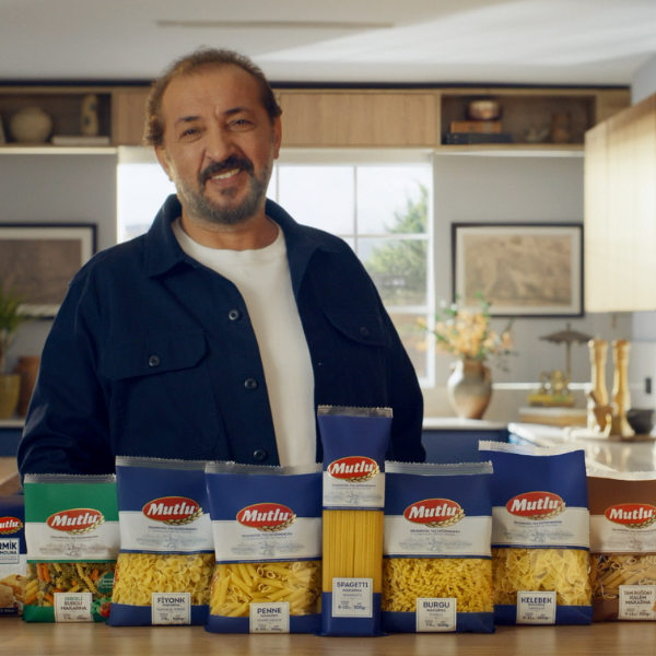 İlker Özçetin 3 Mutlu Makarna’dan ilham veren bir reklam: “Mutlu Makarna İyisini Yapar”