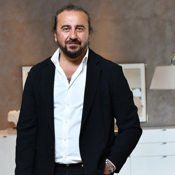 Yataş Grup CEO’su Nuri Öztaşkın, Altın Lider Ödülleri’nde “2024’ün En Beğenilen 50 CEO’su” arasında yer alarak Altın Lider Ödülü’nü kazandı