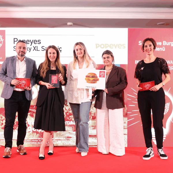 Popeyes Smoky XL Sandviç Yılın Seçilmiş Ürünü Oldu!