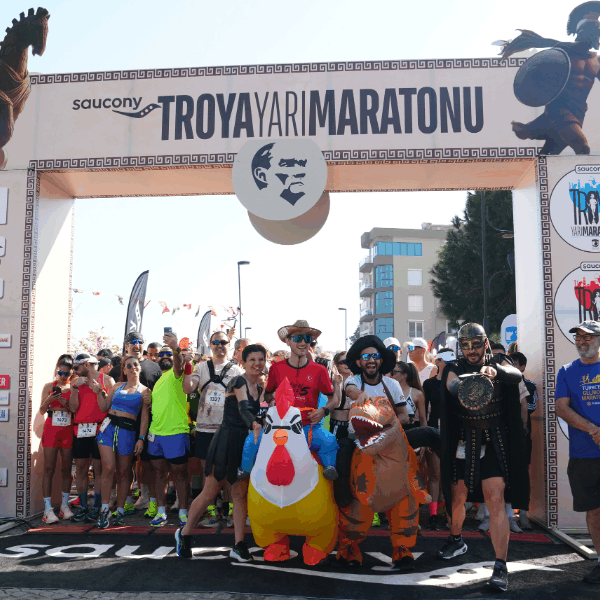 SPX’in ana sponsoru olduğu Saucony Troya Yarı Maratonu 2 bin üzerinde kişinin katılımıyla tamamlandı