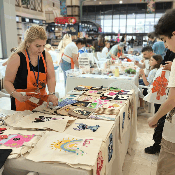 M1 Adana’da “Anneler Günü” hediyeleri üreten kadınlardan
