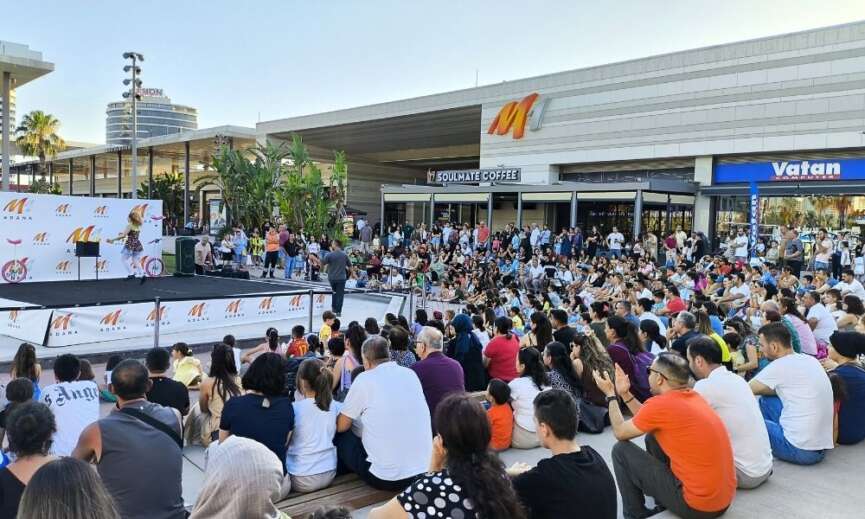 Cocuklar yaz tatilinde M1 Adana AVMde bulusuyor