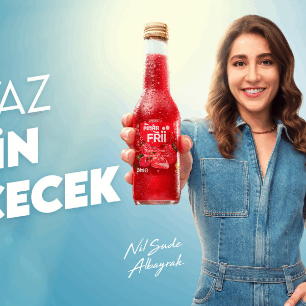İlker Özçetin 12 Pınar Su ve İçecek’ten yaza renk katan yeni reklam filmi