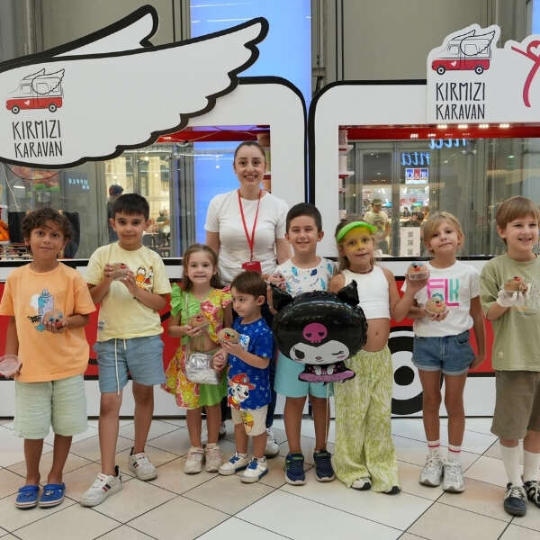 Kırmızı Karavan, Akasya’da doğa sevgisini yeşertti