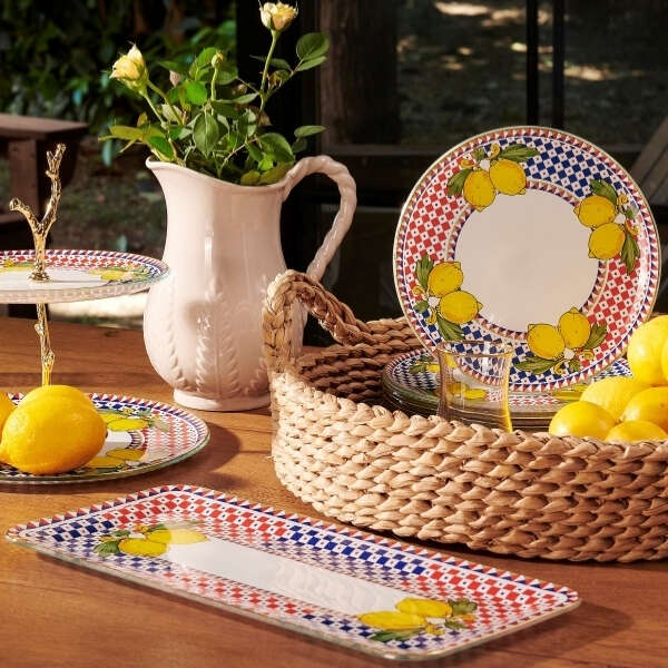 Sıcak yaz günlerinde sofralarda limon bahçesi esintisi