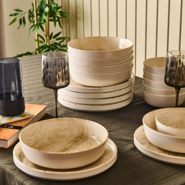 Erkmen Onbulak 4 Siyah ve beyazın zamansız uyumu: Evidea Elegant Curves Koleksiyonu!