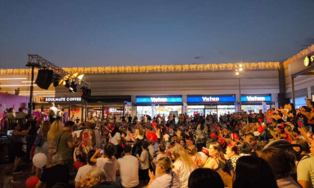 M1 Adana AVMde zafer bayrami konseri