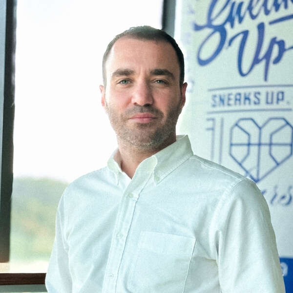 Sneaks Up’ta üst düzey atama