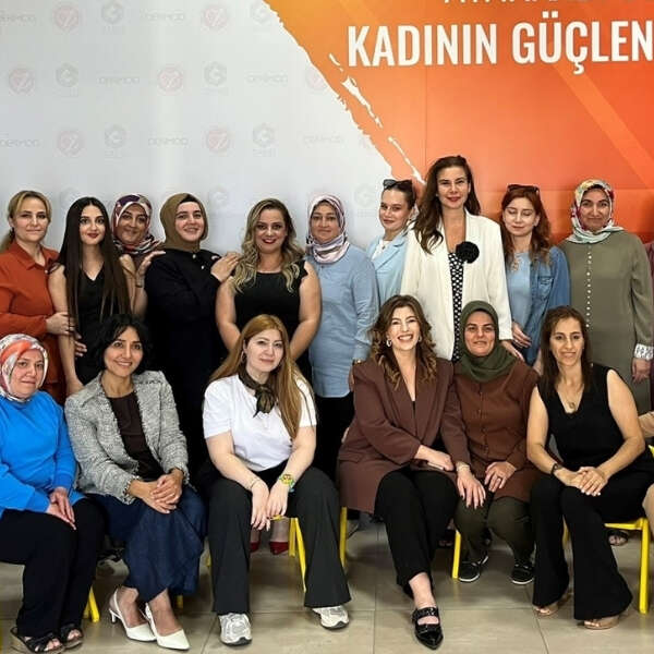 Derimod’dan Gaziantep’li kadınlara destek
