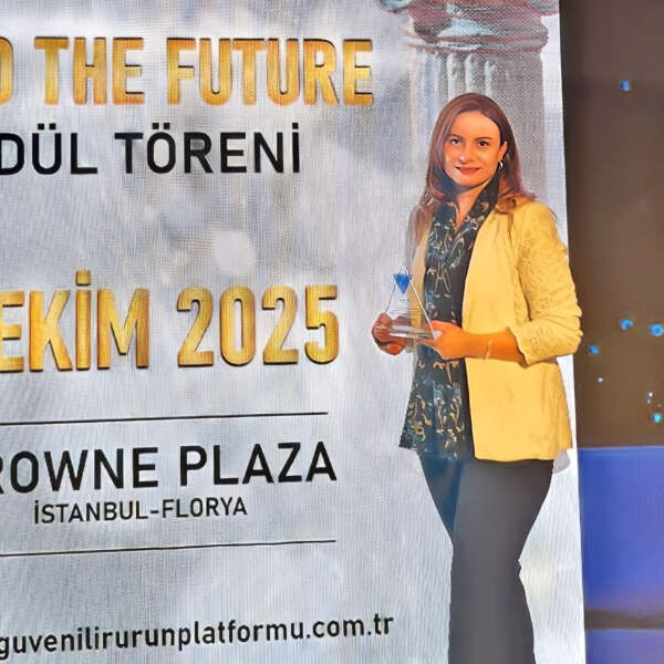 Erkmen Onbulak 9 Güvenilir Ürün Zirvesi’nde Reis Gıda’ya Vegan Başarı Ödülü