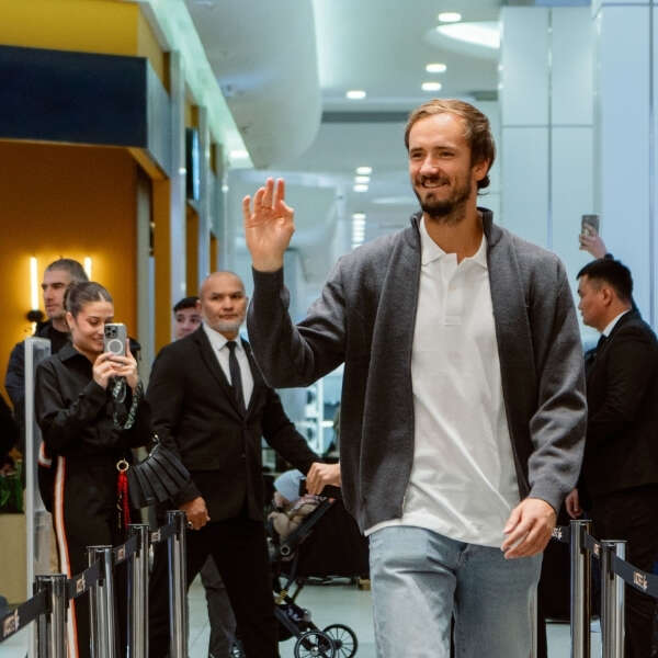 Lacoste Global Elçisi Daniil Medvedev ile Lacoste Almatı mağazasında unutulmaz bir buluşma gerçekleşti