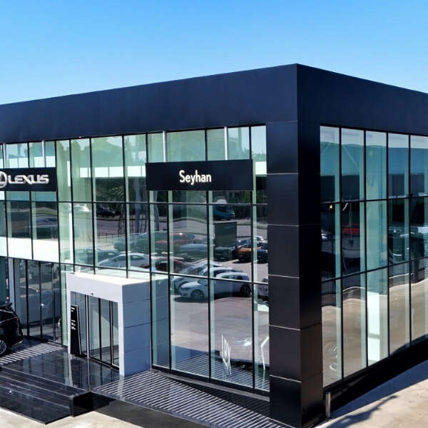 Lexus Türkiye’deki büyüme yolculuğuna Adana showroomuyla devam ediyor