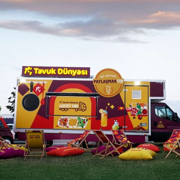 Erkmen Onbulak 5 Tavuk Dünyası Lezzet Tırı, Festivallerde Binlerce Kişiyle Buluştu