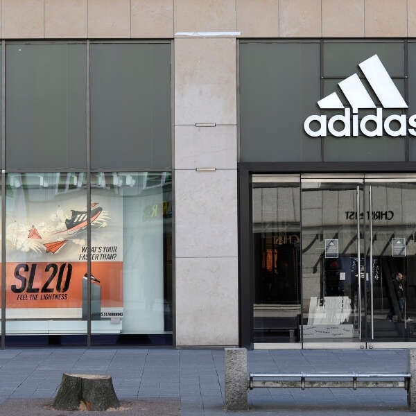 Adidas’ın Yerel Odaklı Stratejisiyle Üçüncü Çeyrekte Rekor Satışlara Ulaştı