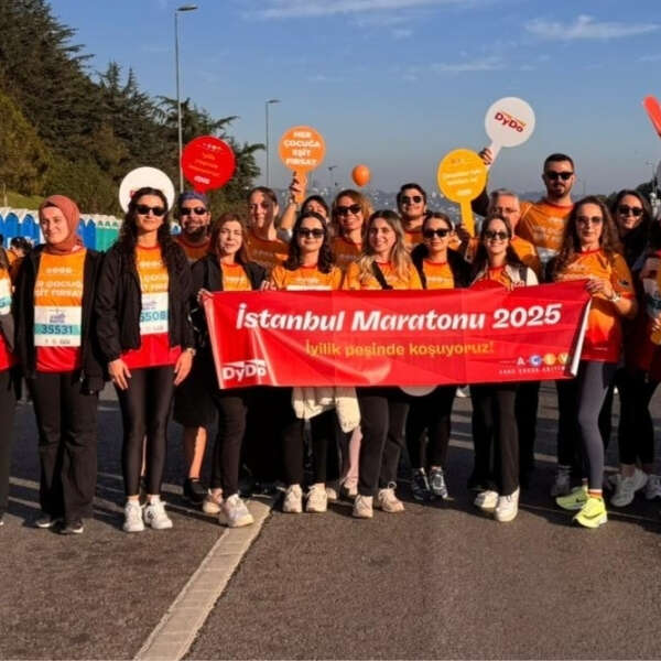 DyDo Koşu Gönüllüleri, 47. İstanbul Maratonu’nda AÇEV için koştu