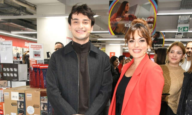 MediaMarktin Rengarenk Sahane Cumasini Ezgi Mola ve Berk Keklik Uberkuloz baslatti