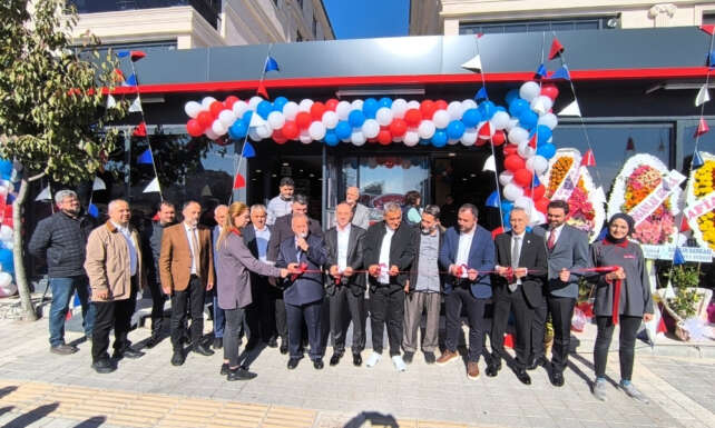 Sultan Market 46. Magazasini Kutahyada Hizmete Acti