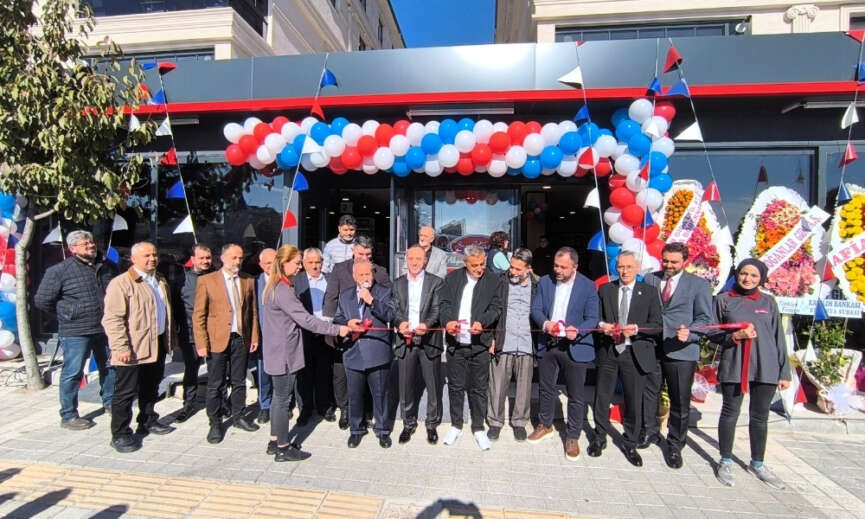 Sultan Market 46. Magazasini Kutahyada Hizmete Acti