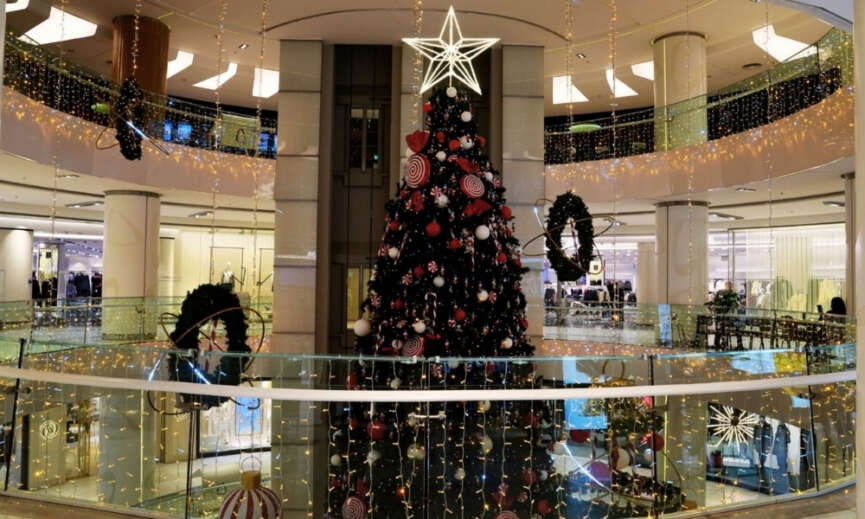 Yeni yilin en isiltili bulusmalari Akmerkezde basladi