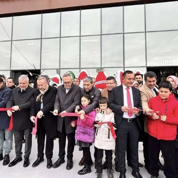 İlkay Keskin 12 As Gross 2.şubesini yoğun katılımla Uşak’ta açtı