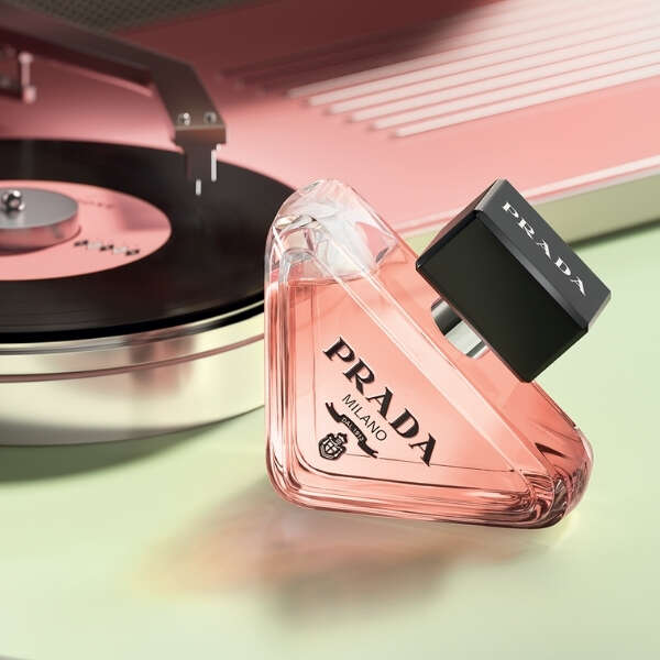 Prada’dan kokuya radikal bir yorum: Paradoxe & Paradigme