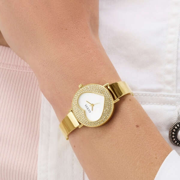 Sevgililer Günü Stiline GUESS Işıltısı