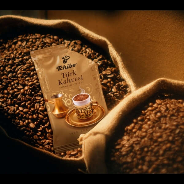 Home 38 Tchibo’dan yeni reklam filmi:Tchibo Türk Kahvesi – “Sırrı Sende Saklı”