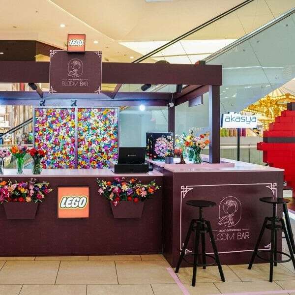 LEGO® Botanicals Bloom Bar, Sevgililer Günü Klişelerine Meydan Okudu