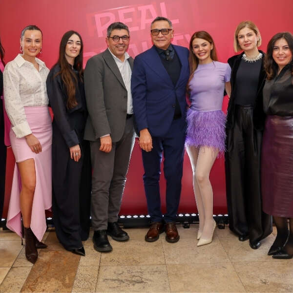 Gratis, Astra’nın Sofistike Dünyasını “Real Beauty Club”ta Tanıttı