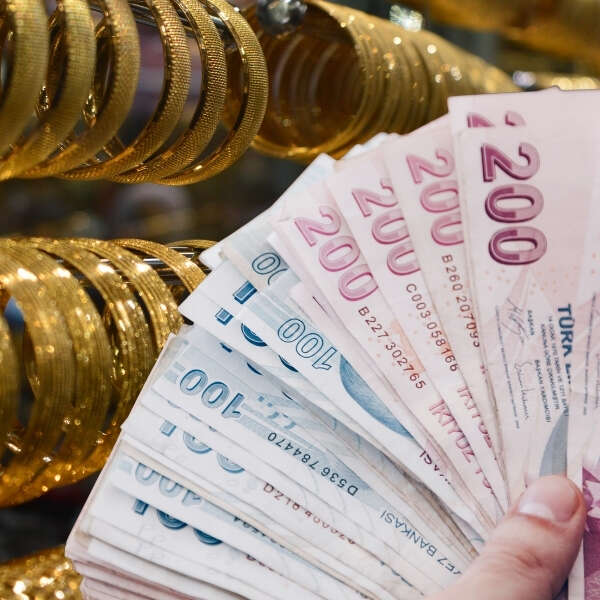 Hanehalkının Dolar Beklentisi Geriledi: Güvenli Liman Yine Altın Oldu