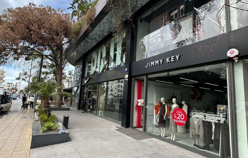 Jimmy Key Lefkosanin ardindan Kibristaki ikinci magazasini Girnede acti