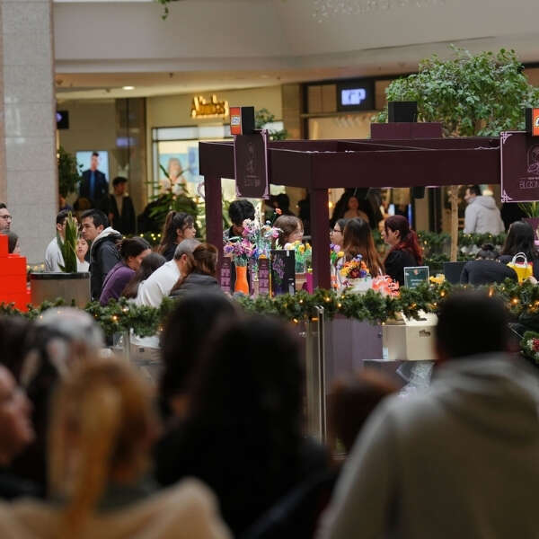 Home 42 LEGO® Botanicals Bloom Bar, Sevgililer Günü Klişelerine Meydan Okudu!