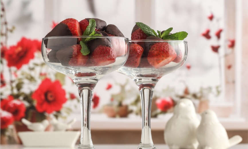 Sevgililer Gunu Sofralarinin Isiltisi