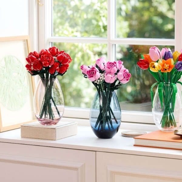 LEGO® Botanicals’tan Bu Sevgililer Günü’nde İkisi Bir Arada: Solmayan Güller ve O Mükemmel Buluşma!