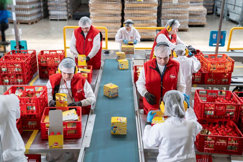 Otizmli çalışan sayısını 14'e yükselten Eker, 8 yıllık "Otizmli Bireyler İş Gücünde" deneyimini kitaplaştırdı 1 1774251610 Otizmli Bireyler I s Gu cu nde 2