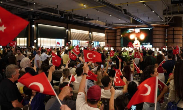 A Milli Futbol Takimimizin Dunya Kupasi Play Off Final Heyecani Sali gunu Terminal Kadikoyde Yasanacak