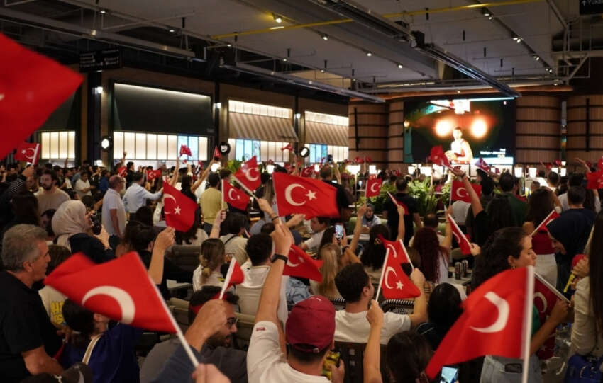 A Milli Futbol Takimimizin Dunya Kupasi Play Off Final Heyecani Sali gunu Terminal Kadikoyde Yasanacak