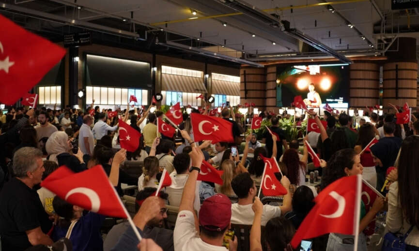 A Milli Futbol Takimimizin Dunya Kupasi Play Off Final Heyecani Sali gunu Terminal Kadikoyde Yasanacak