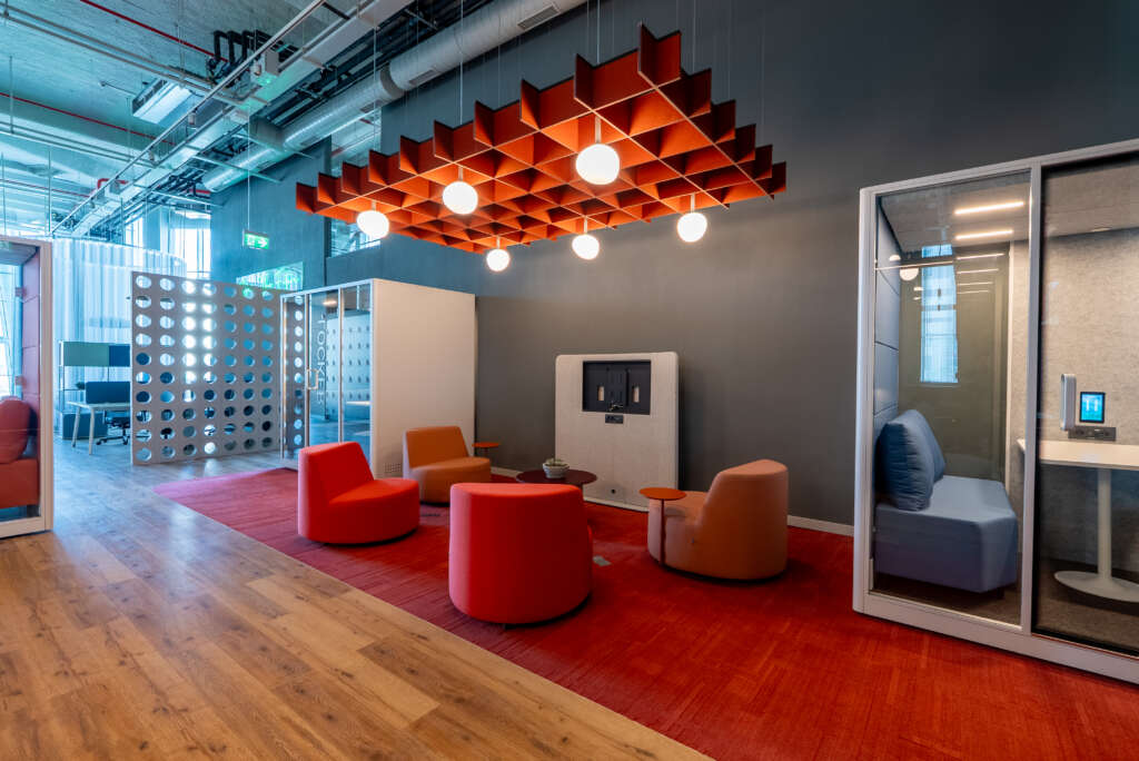 Çok Katmanlı Bir Mimari Deneyim: Ataşehir’de Yeni Nesil Oto Showroom 3 Beril Demircioglu 2B Dezgined Borusan Oto Atasehir 10