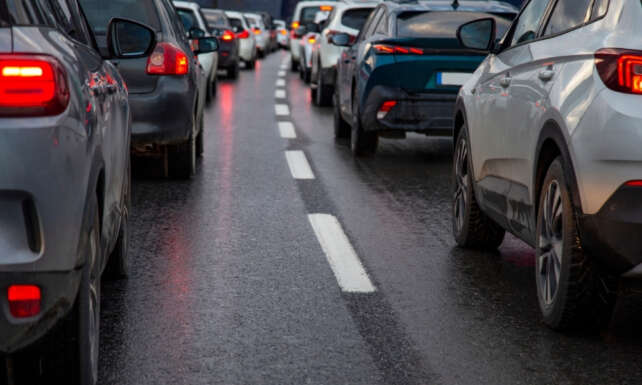 Her 10 Kisiden 6si Bayrami Yasadigi Sehirde Gecirecek