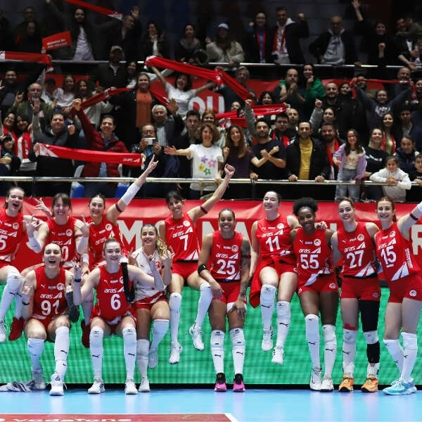 Aras Kargo Spor Kulübü’nden Tarihi Başarı: İzmir 17 Yıl Sonra Sultanlar Ligi Play-Off’larında!