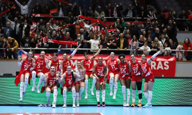 Izmir 17 Yil Sonra Sultanlar Ligi Play Offlarinda